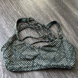 LULULEMON Free To Be Bra Size 6 EUC